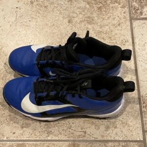 Kids Nike Football Cleats, Size 6.